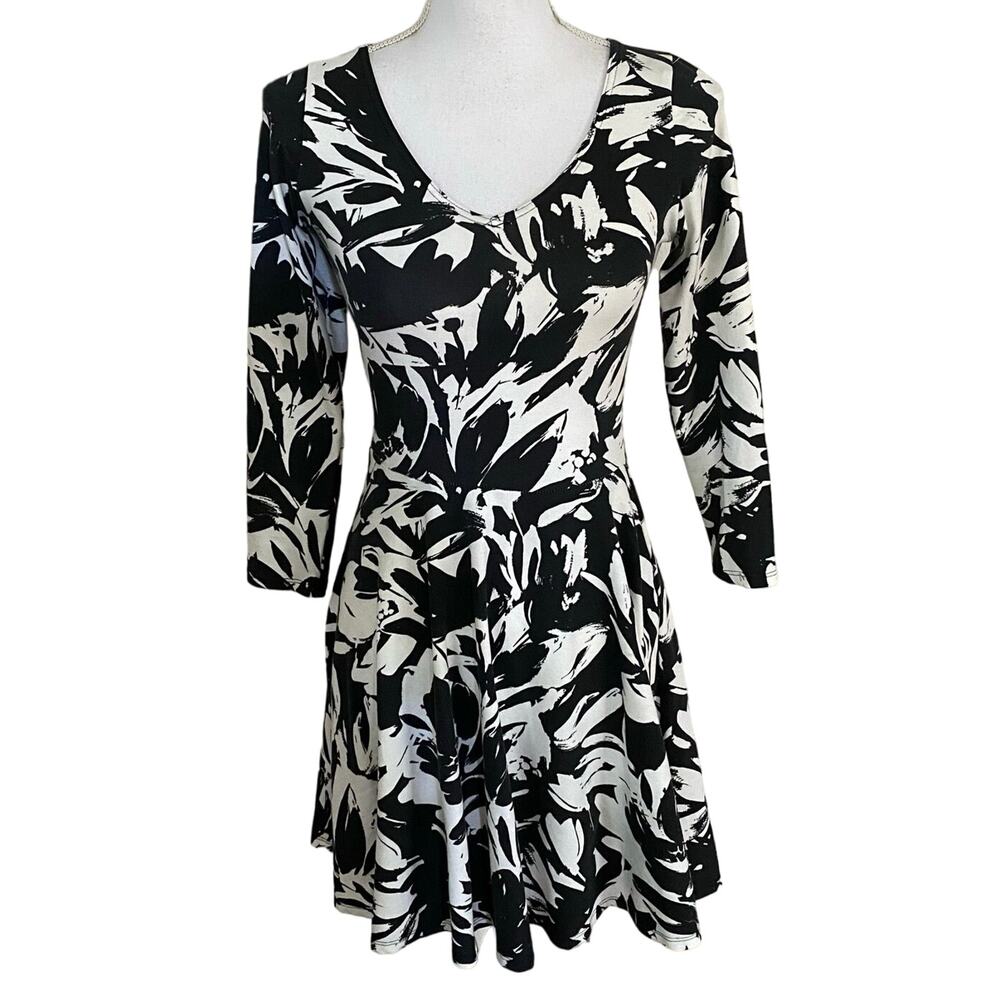 🌻 2/$20 Abercrombie & Fitch A&F S Long Sleeved Mini Skater Dress Black White